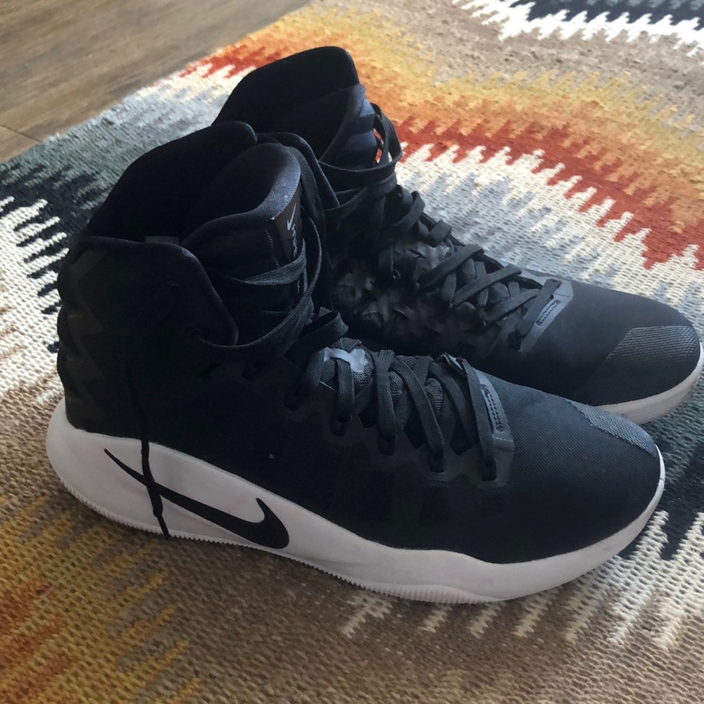 Nike Basketball Shoes - like new!